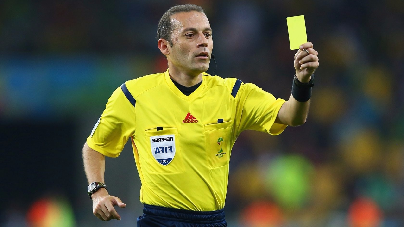 Как ставить на желтые карточки в футболе: обзор стратегий и правила их применения, примеры ставок и их расчеты